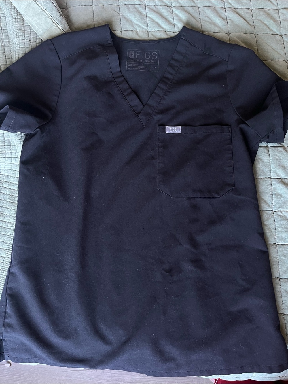 FIGS Catarina Scrub Top - Black Classic V-Neck One Pocket Extra Small XS